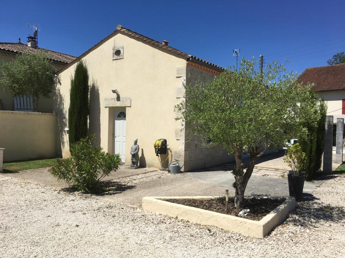 Une Pause A Bergerac Bagian luar foto